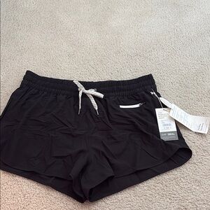 NWT Vuori Clementine 2.0 Shorts 2.5”